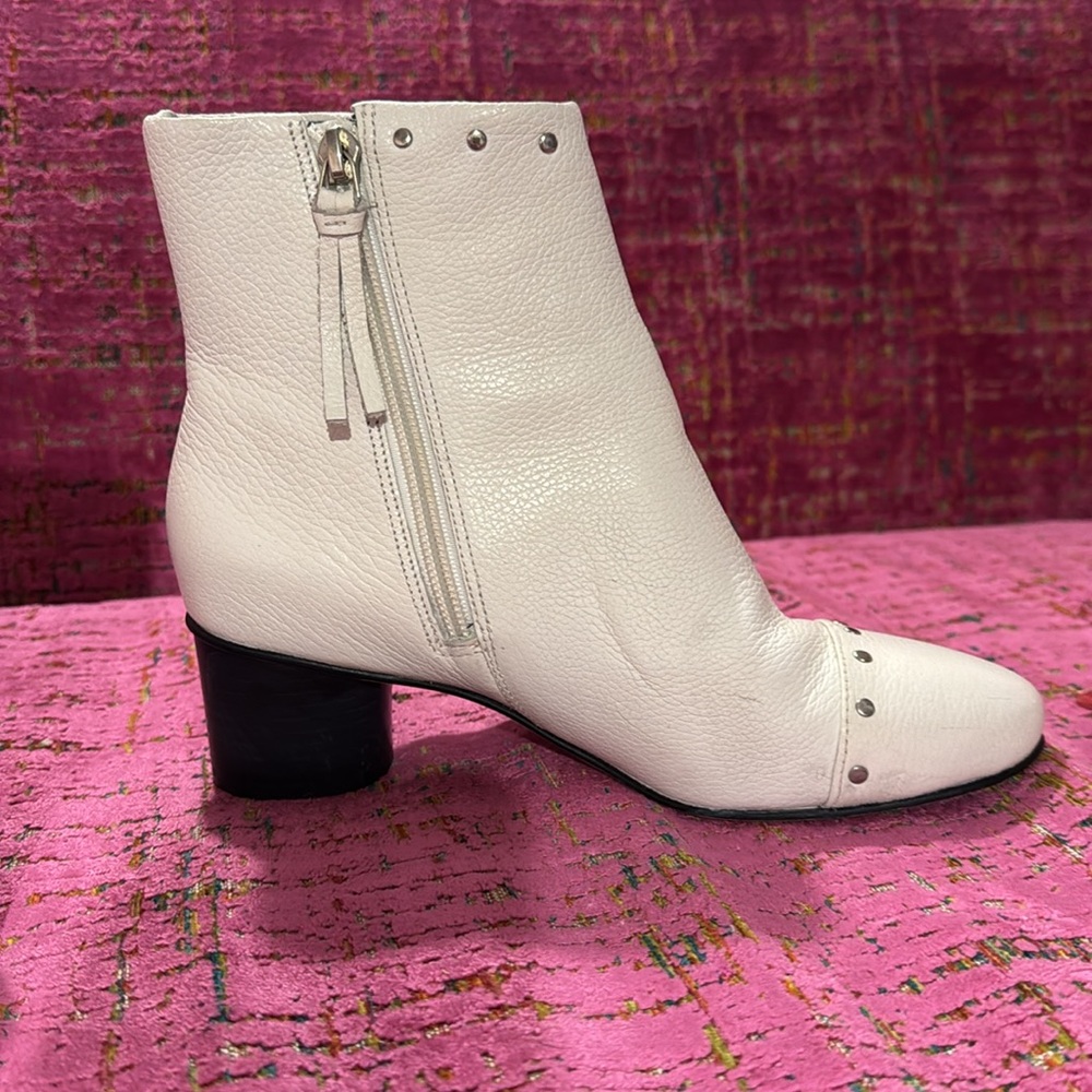 White leather ankle boots sz 6.5, EUC - Picture 6 of 6
